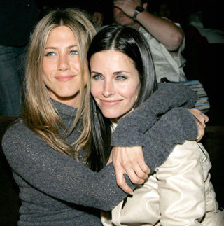 Брюнетка жопты трахает етеді (Орыс порно)