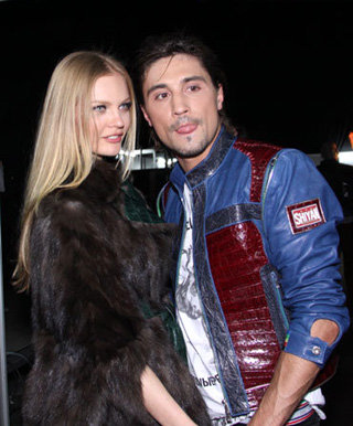 Жалаңаш сексуалды брюнеткалар фото галереясы Жатақханадағы студент жігітін трахает