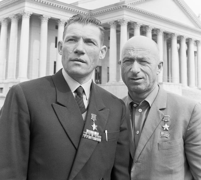 Михаил Алексеевич и Мелитон Варламович с гордостью носили звание Героя Советского Союза, присвоенное им 70 лет назад - 8 мая 1946 года