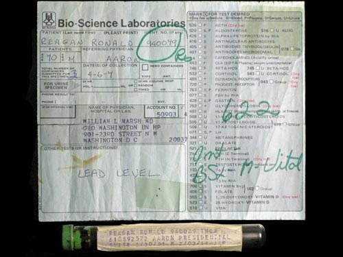 Пробирка с кровью президента не попала в руки ни поклонников политика, ни его врагов. Фото: trend-chaser.com