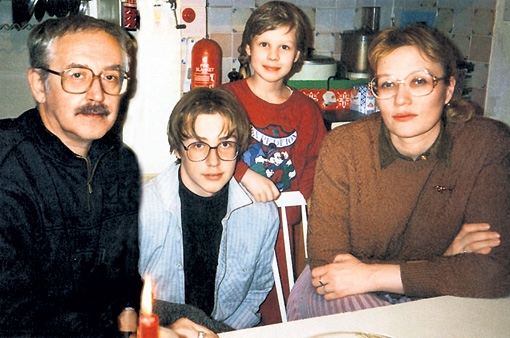 Ешектер қыздарды сиқырлайды