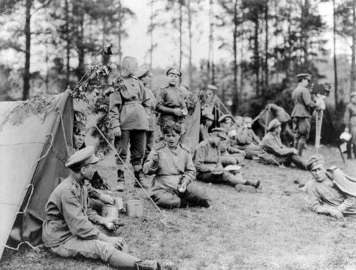 Женский батальон на привале