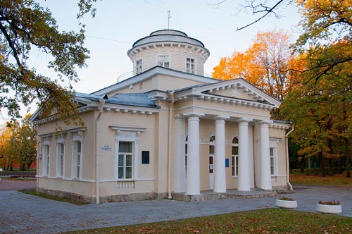 Дача Струкова в Петергофе. Автор: Ulyana a / wikimedia.org