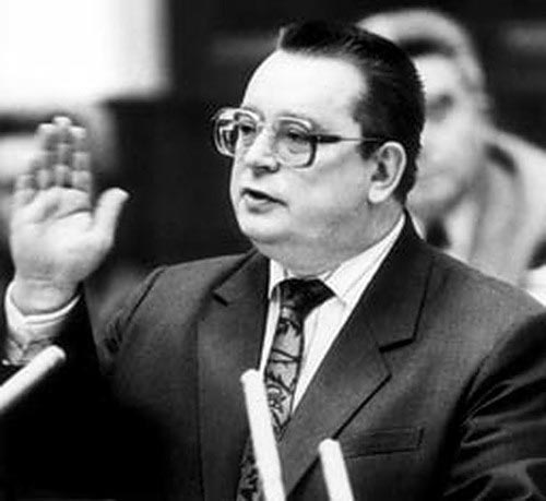 Министр финансов, а позднее – глава правительства СССР Валентин Павлов. Источник: vecher.kz 