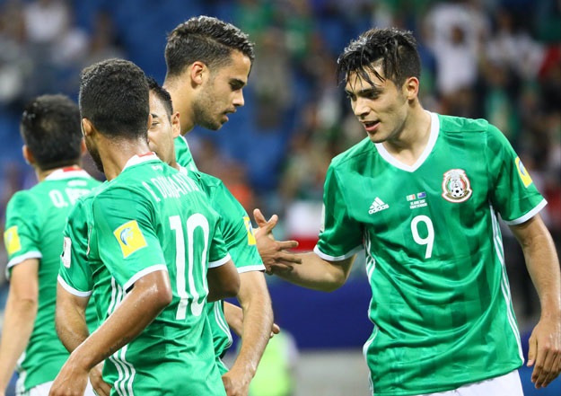 Нападающий сборной Мексики Рауль Хименес: «Наша цель сейчас — выиграть все матчи. Для этого надо играть так, как будто это последний матч». (Фото: globallookpress.com)