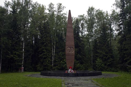 Мемориал на месте гибели Гагарина и Серегина. Фото Андрея Кузнецова
