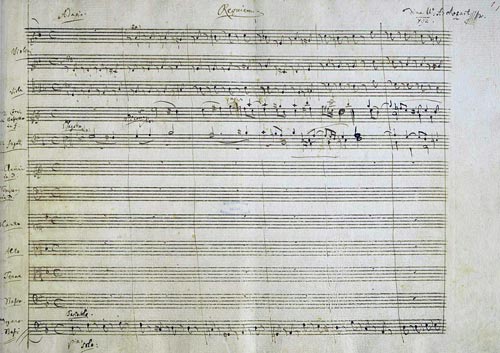 Первая страница партитуры «Реквиема», рукопись Моцарта