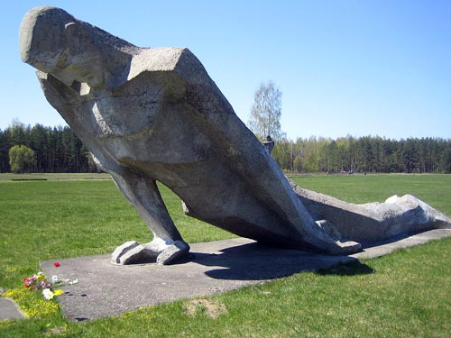 Скульптура «Несломленный». ru.wikipedia.org