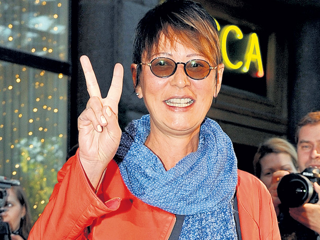 Хакамада танцует