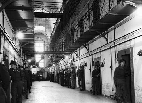 Внутренний зал Нюрнбергской тюрьмы (общественное достояние)
