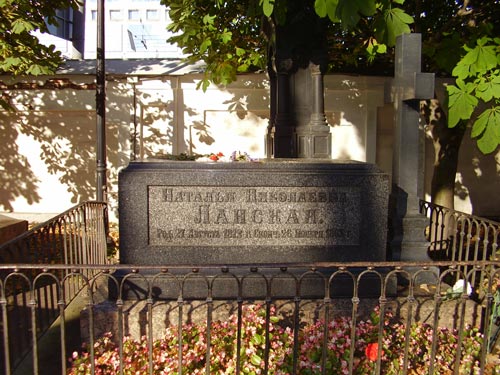 Надгробие Натальи и Петра Ланских. Фото: Wikimedia