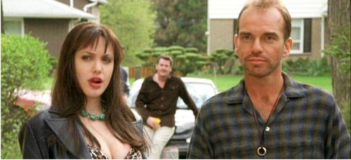 Билли Боб Торнтон и Анджелина Джоли в фильме «Управляя полетами»