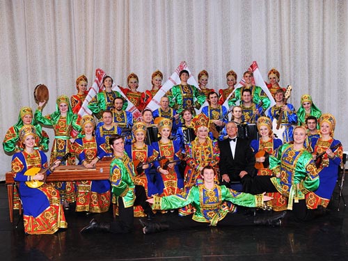 Коллектив Фольклорного центра под руководством Людмилы Рюминой. wikipedia