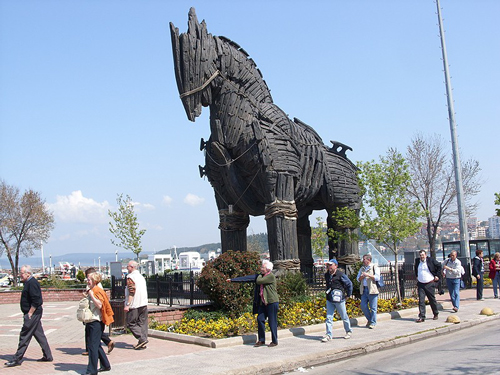 Так выглядит троянский конь, выстроенный специально для съемок фильма «Троя. Фото: MarkusMark / wikimedia