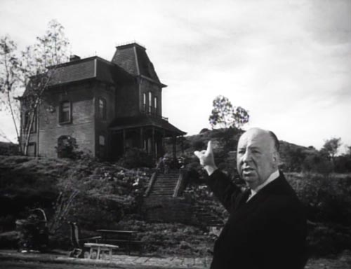 Тот самый дом, где жил герой фильма «Психо». На фото Альфред Хичкок. Wikimedia