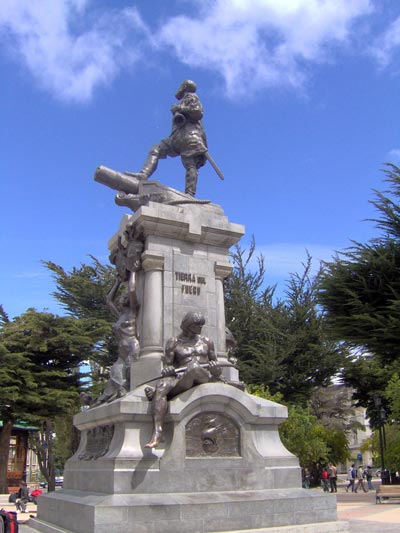 Памятник Магеллану в Пунта-Аренасе, Чили