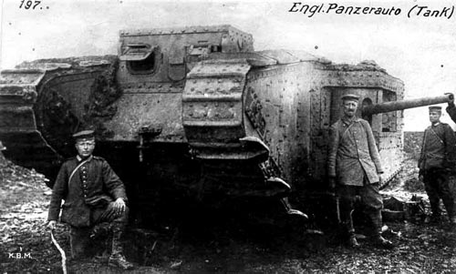 После психологической подготовки немецкие солдаты не только перестали бояться танков, но и стали их захватывать. Unidentified German seviceman / wikimedia