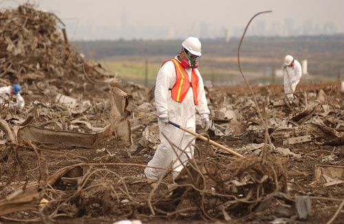Анализ обломков зданий, вывезенных на свалку Автор: Andrea Booher / wikimedia