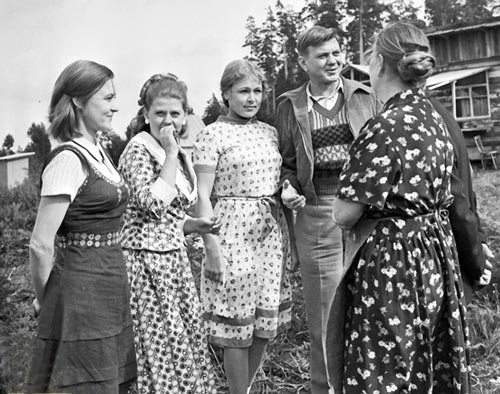 Вера Алентова, Ирина Муравьева, Раиса Рязанова и Борис Сморчков. Кадр из фильма