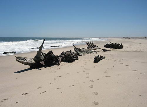 Жуткий Берег скелетов усеян обломками погибших кораблей и останками отважных мореплавателей. wikimedia