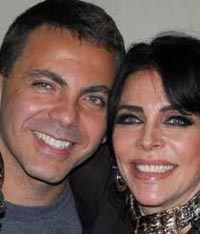 Фото с сыном Кристианом (2012). wikimedia 