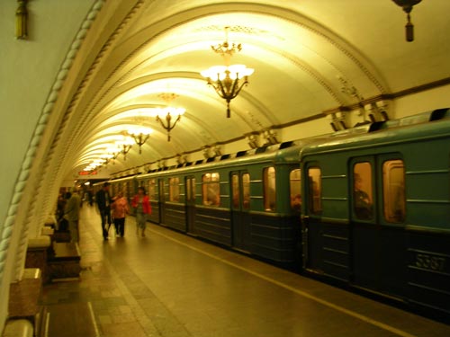 В последние годы большинство старых синих составов, долгие годы бывших визитной карточкой московского метро, сменили новые. wikimedia