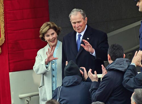 Джордж Буш-младший с супругой на инаугурации Дональда Трампа. globallookpress.com