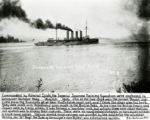Крейсер «Сойя» в американском Ванкувере, 1909 г. Хорошо виден японский военно-морской флаг на корме. Фото: Wikimedia.org