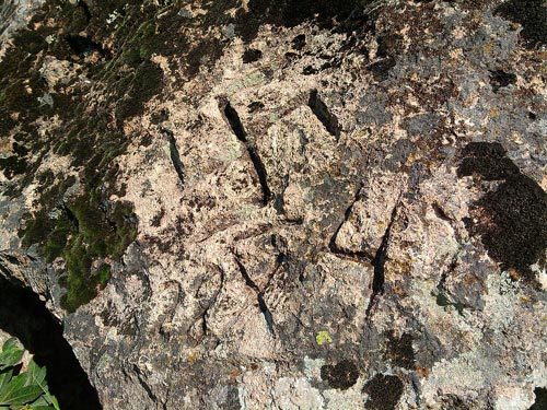 Свастика, выбитая в скале над Баксанским ущельем в 1942 году. wikipedia