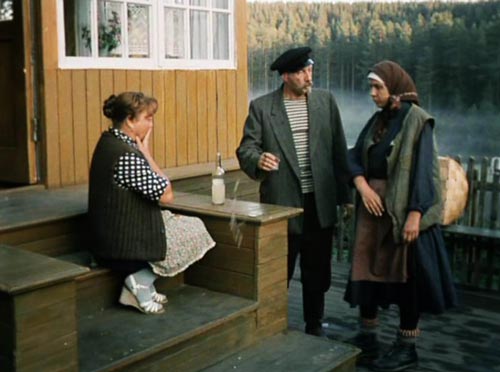 Слева направо: Н. Дорошина, С. Юрский, Н. Тенякова. Кадр из фильма «Любовь и голуби»