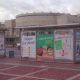 Вандалы испортили остановку с рекламой супермаркета «Галамарт»