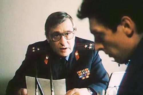 В «Противостоянии» полковника Костенко сыграл Олег Басилашвили. Кадр из фильма