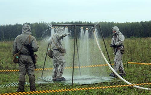 Ликвидаторы вспышки сибирской язвы на учениях. 2017 год. Официальный сайт Минобороны РФ. mil.ru