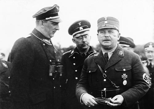 Рем (справа) и Гиммлер (в центре). wikimedia