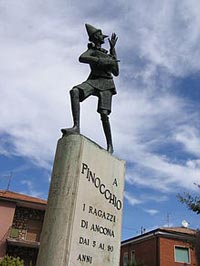 Памятник Пиноккио в Италии. wikimedia
