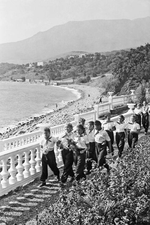 В окрестностях пионерского лагеря "Артек". Рафаил Мазелев / Фотохроника ТАСС