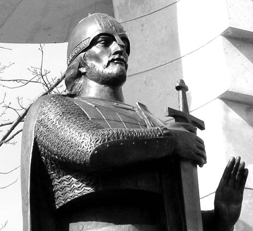 Памятник достойному защитнику земель русских Александру Невскому в Усть-Ижоре. Фото: wikipedia.org