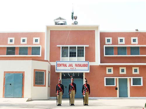 Одна из пакистанских тюрем, вид снаружи. Что внутри, лучше не знать. wikimedia