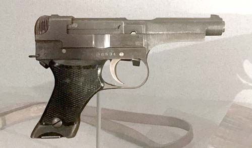 Намбу, тип 94. Как считается, самый неуклюжий и самый ненадежный серийный пистолет в мире. Фото: Chris W. Braun, wikimedia.org