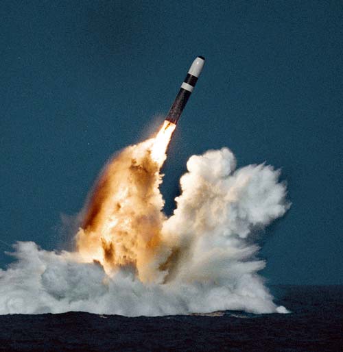 Запуск межконтинентальной баллистической ракеты Trident-2 с подводного носителя. Фото: wikipedia.org