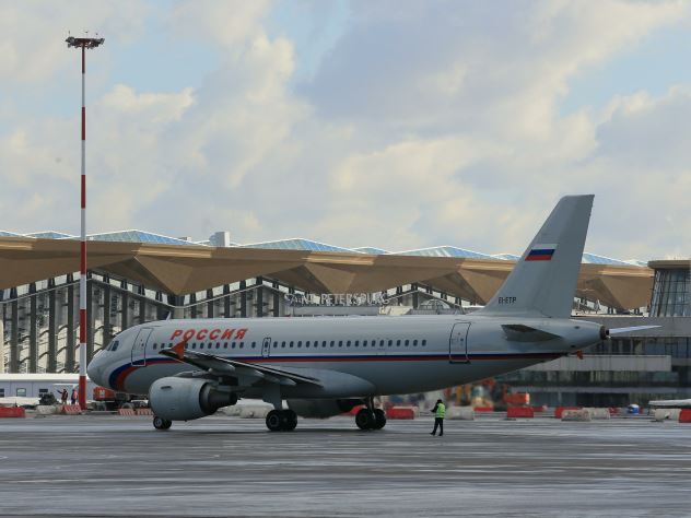 Стоимость внутренних перелетов в Москву во время ЧМ-2018 подорожает в десять раз. Вместо привычных 2-3 тысяч рублей, россияне будут отдавать за билет о столицы по 20 тысяч рублей.