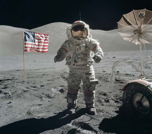 Многие исследователи трудов Нострадамуса считают, что он так хорошо видел будущее, что предсказал даже высадку человека на Луну. wikimedia