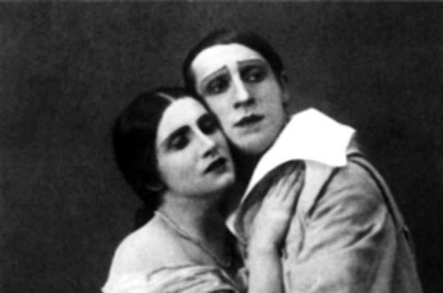 Коонен и Церетелли в «Покрывале Пьеретты». Источник: teatrpushkin.ru