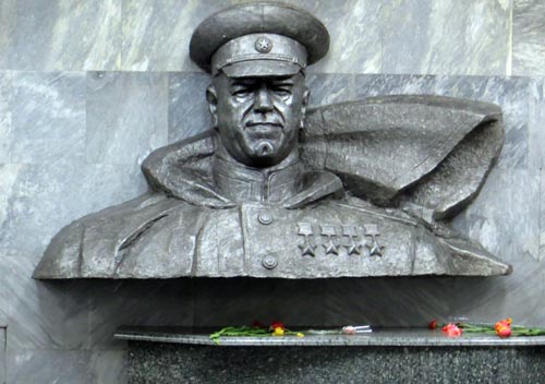 Один из многочисленных памятников Маршалу Победы. wikimedia