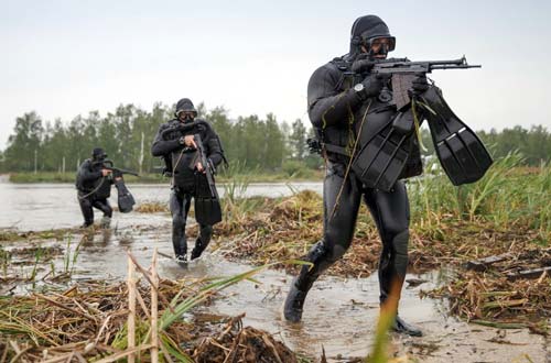 «Морские дьяволы» с АПС на берегу. Фото: Минобороны РФ