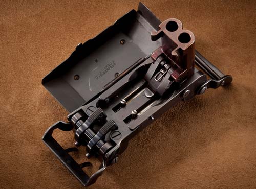 Двуствольный механизм стреляющей пряжки