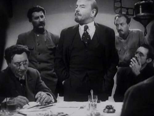 Первые кинообразы Ленина (Борис Щукин) и Сталина (Семен Гольдштаб). «Ленин в Октябре», 1937 год. В 1953 году, после смерти Сталина, все сцены с ним были из картины вырезаны. Кадр из фильма