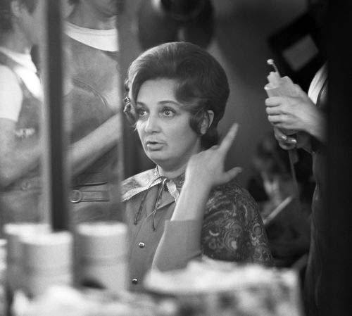 Анна Шилова готовится к эфиру, 1970 год. Фото Василия Егорова и Алексея Стужина / Фотохроника ТАСС