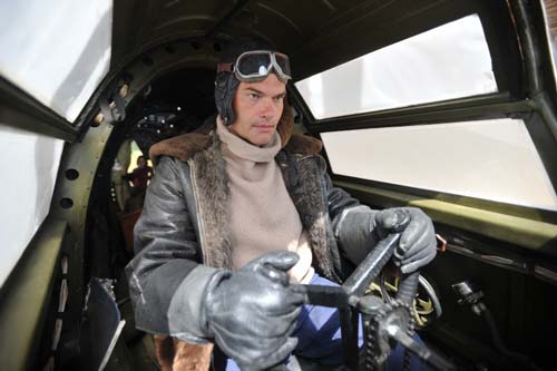В 2012 году Евгений Дятлов сыграл летчика-героя в сериале «Чкалов». Кадр из сериала