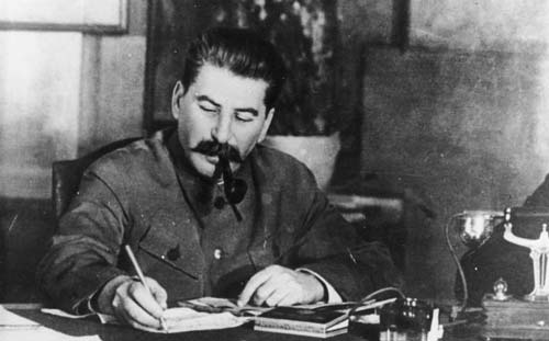 Сталин в рабочем кабинете. Фото: wikipedia.org